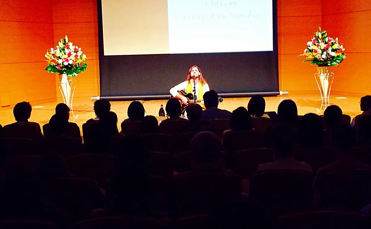 Intimate workshop moment